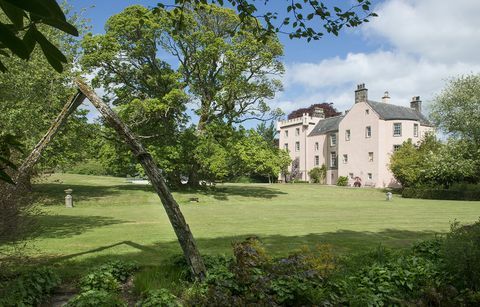 pink castle til salg i aberdeenshire