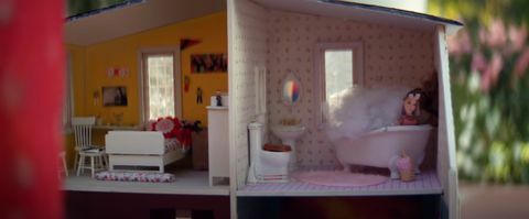 dukkehus med farverige værelser