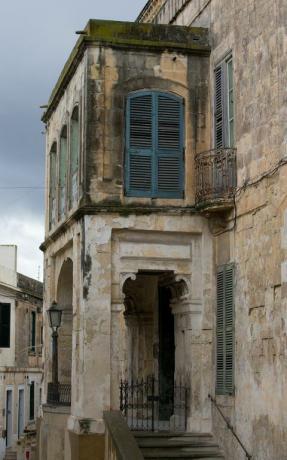 valletta, malta 26. november det ydre af villaen guardamangia ses den 26. november 2015 i valletta, malta villaen i udkanten af valletta, og som er gået i forfald, er det eneste hus uden for Storbritannien, som en britisk monark har boet i dronningen boet på ejendommen, da hendes mand, hertugen af ​​Edinburgh var stationeret i malta som en tjenende kongelig flådemedarbejder foto af matt cardygetty billeder