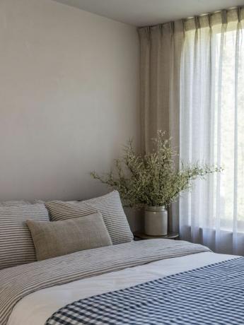 gæsteværelse, gennemsigtige gardiner