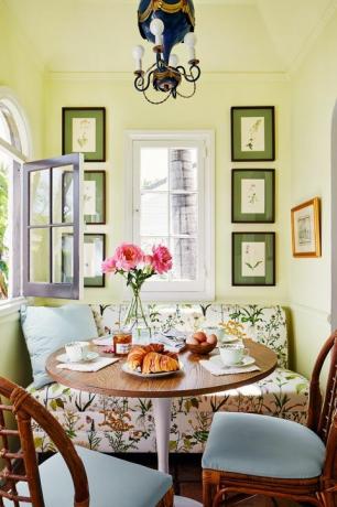 kevin isbell, morgenmadskrog, bord, trestole, grønmalede vægge