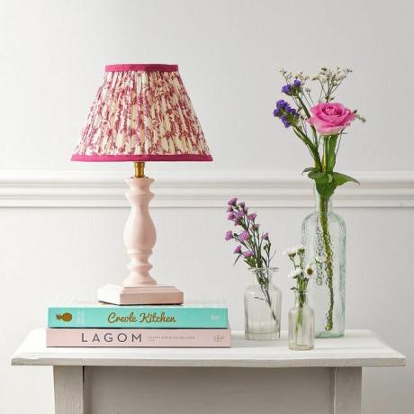 Wilma bordlampe i lys rosa