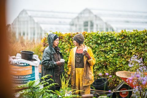 Kate Savill og Tamara Bridge, vindere i Channel 5's The Great Gardening Challenge