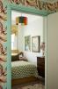 Interiørarkitekts lille London-lejlighed fyldt med farver og mønster