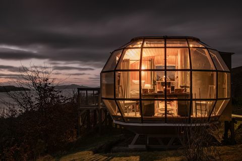 du kan nu leje dette øko-luftskib i det skotske højland via airbnb