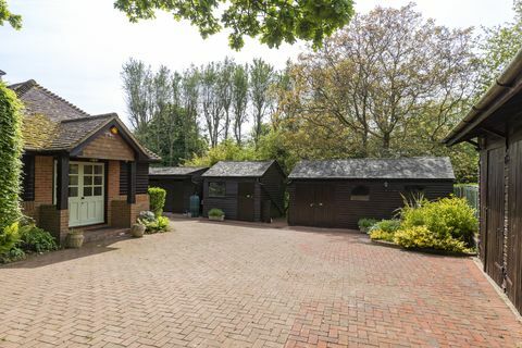 Friars Elm beliggende i Ranmore Common, Dorking, Surrey - landsted til salg