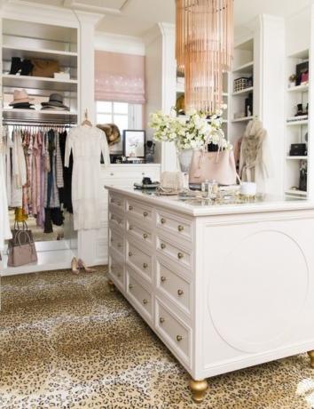 walk-in-closet