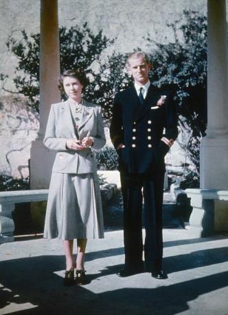 prinsesse elizabeth og hendes mand prins philip, hertug af edinburgh under deres bryllupsrejse i malta, hvor han er stationeret med den kongelige flåde, 1947 foto af hulton arkivbilleder