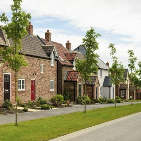 moderne murstenhuse, bygget til traditionelle mønstre på en boligudvikling i det nordlige England