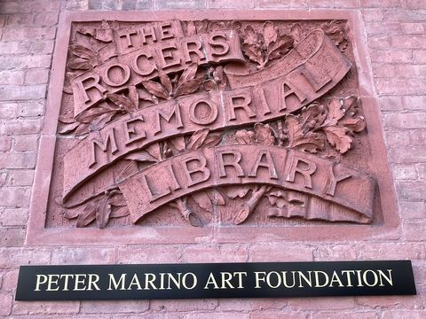 Peter Marino Art Foundation er placeret i det originale rogers mindebibliotek i Southampton New York