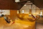 Ombygget rådhus til salg i Norfolk med indendørs skatepark