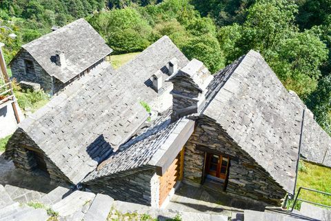 Den landlige landsby Corippo i Verzasca-dalen