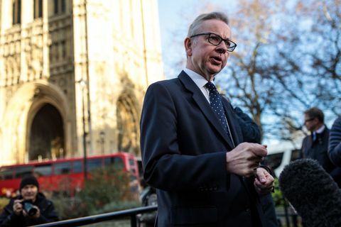 Theresa May står over for en tillidsstemme i hendes lederskab over Brexit