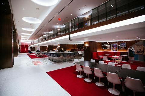 twa hotel åbner i jfk lufthavns ikoniske twa flight center bygning