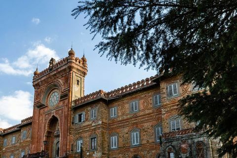 Sammezzano-slottets facade på uret 