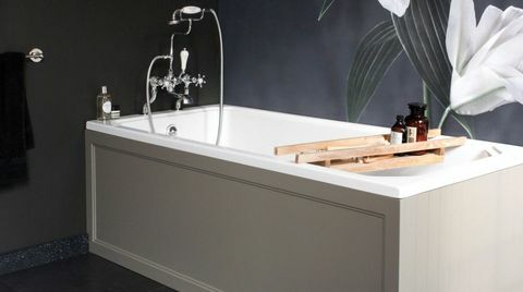 Hjem-spa-badeværelse med hvidt badekar