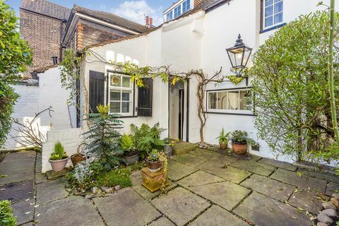 The Old Burlington - Chiswick - patio - London - Savills