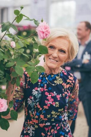 Berømtheder på David Austin Roses Secret Garden-displayet, Chelsea Flower Show 2019