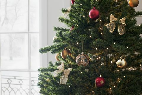 Julepynt på træ