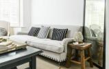 Denne lurvede chic stue kombinerer elegance og komfort