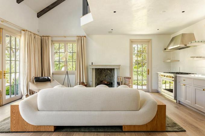 den hvide stue i Gwyneth Paltrows Montecito-gæstehus