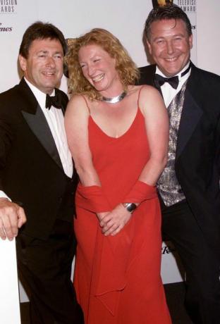 Charlie Dimmock, Alan Titchmarsh og Tommy Walsh fra tv-havearbejde-makeover-show 'Ground Force' ankommer til BAFTA Television Awards, 2000