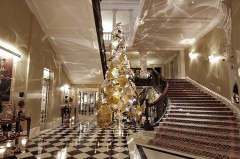 Claridge's hotel juletræ design gennem årene