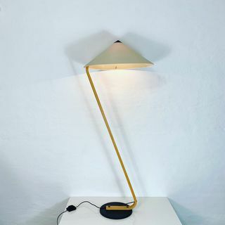 Gulvlampe med flødeskærm