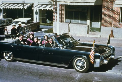 JFK og Jackie Kennedy i Dallas motorcade