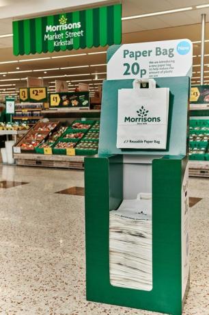 Genanvendelig papirpose - Morrisons introducerer papirbæreposer i amerikansk stil i et forsøg på at reducere plastforbruget