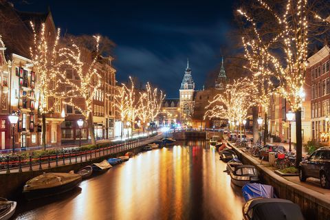 Spiegelgracht i den gamle by i Amsterdam