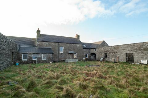 kysthus med vandfald nu til salg i Skotland