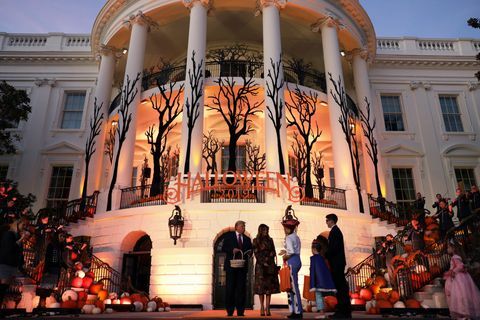 præsident trump og førstedame melania er vært for halloween-arrangementet i det hvide hus
