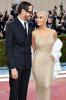 Kim Kardashian og Pete Davidson viser PDA til Met Gala 2022 Debut