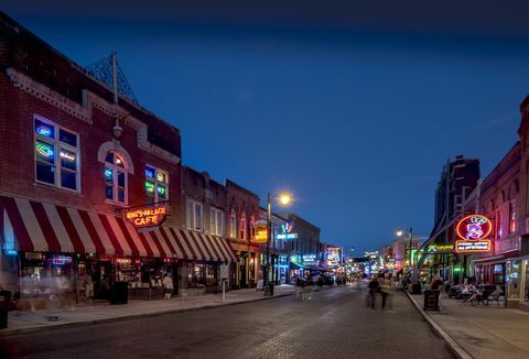 USA, Tennessee, Beale Street ved skumring