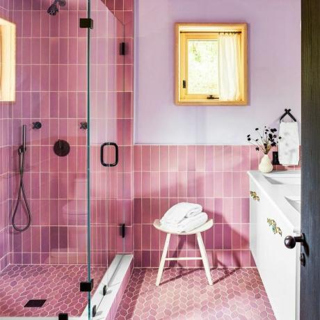 pink og lilla moderne badeværelse