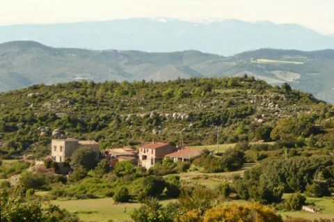 Billige huse og byer til salg i Spanien og Frankrig