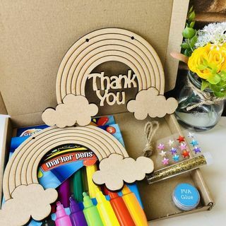 Børns træhængende Rainbow Letterbox-sæt