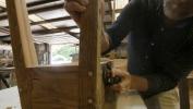Denne Charleston Woodworker fremstiller borde fra genindvindede bjælker