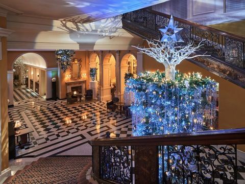 Claridge's Hotel Christmas Tree designet af Karl Lagerfeld